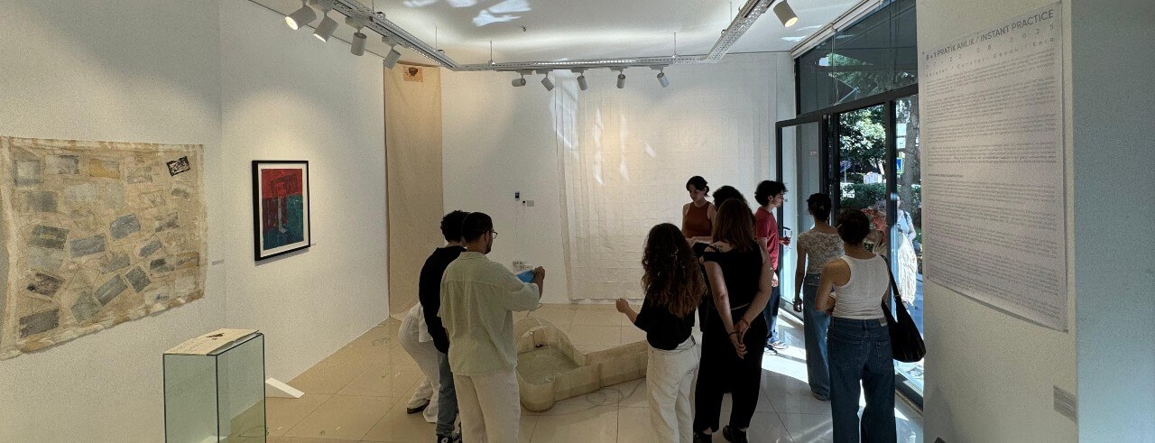 Usta ve genç sanatçılar aynı sergide